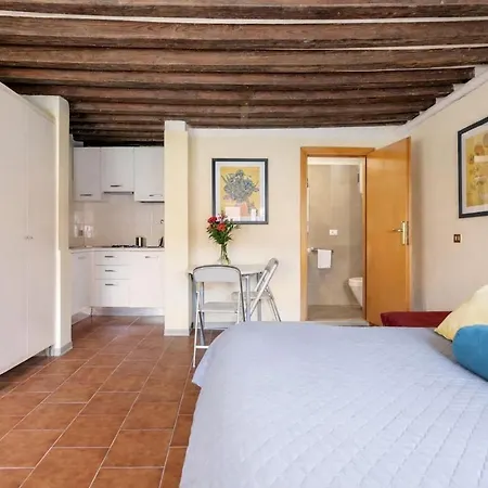 Apartman & Cozy With Canal View, Full Kitchen