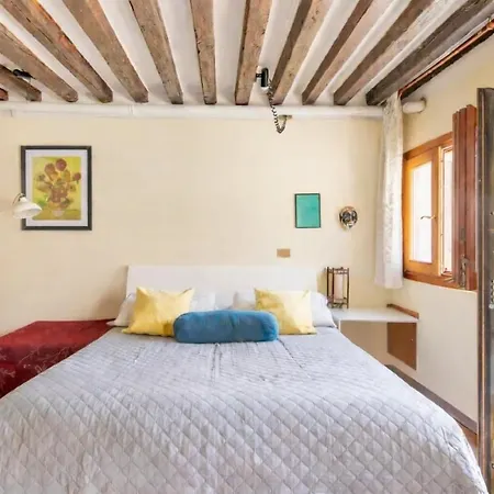 Apartman & Cozy With Canal View, Full Kitchen