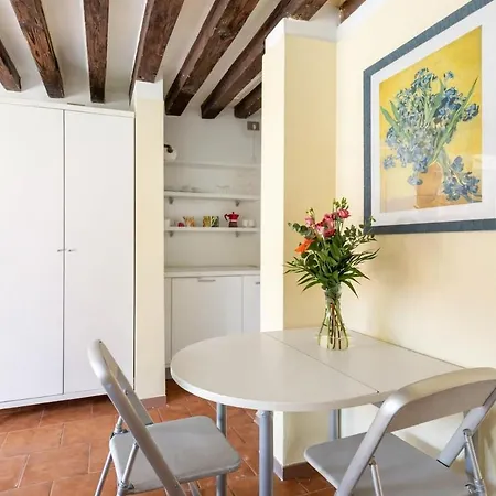 Appartamento & Cozy With Canal View, Full Kitchen Venezia