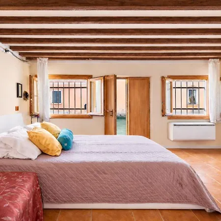 & Cozy With Canal View, Full Kitchen Appartamento *
