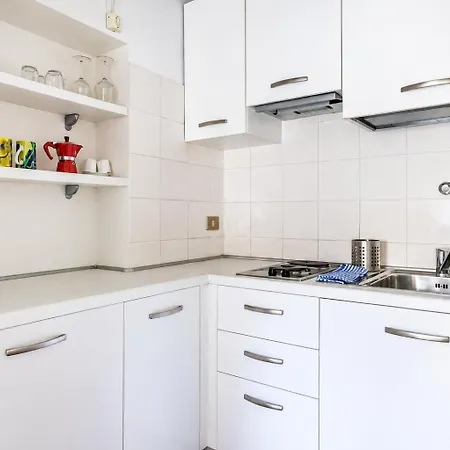 Appartamento & Cozy With Canal View, Full Kitchen
