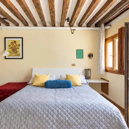 & Cozy With Canal View, Full Kitchen * Venezia