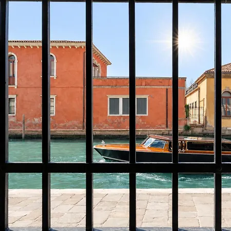 & Cozy With Canal View, Full Kitchen Appartamento