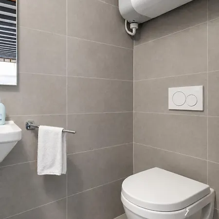 & Cozy With Canal View, Full Kitchen Appartamento *