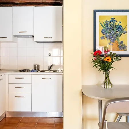 Appartamento & Cozy With Canal View, Full Kitchen Venezia